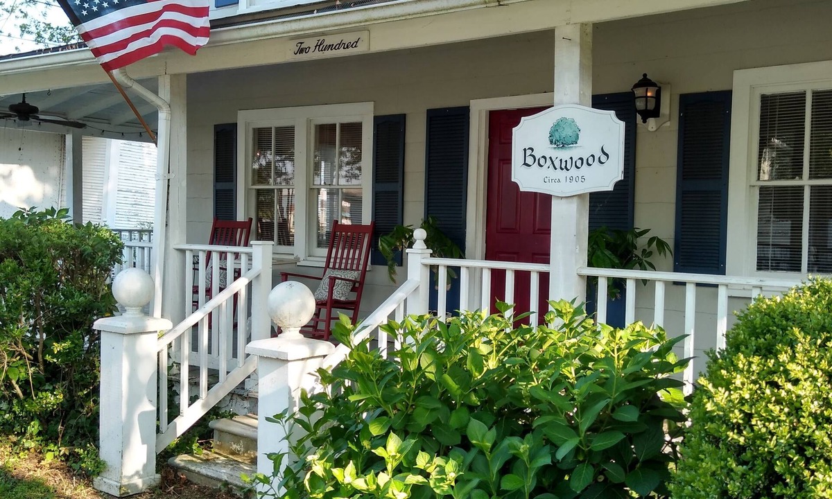 Issue House | Charming & Walkable 1905 Farmhouse Stroll to Shops, Shore & Beach Fun