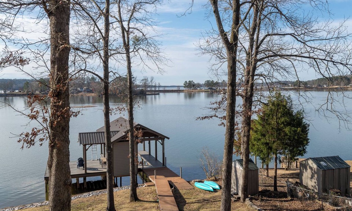 Cropwell House | Charming waterfront home with beautiful panoramic views!