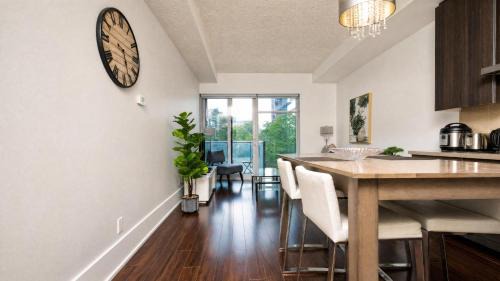 Toronto Entertainment District Apartment | Chic 1BR Suite - Harbourfront Nearby