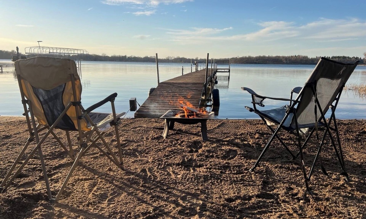 Monticello House | Clean and Cozy Lakefront cabin on Ida Lake