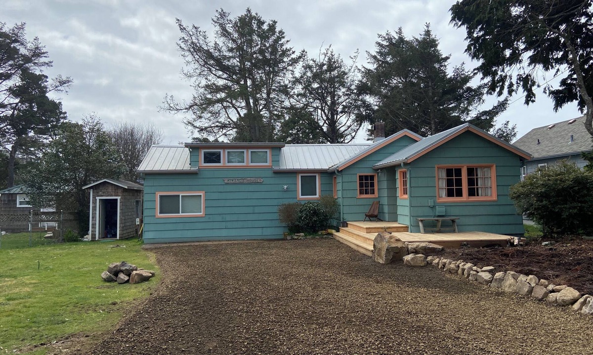 Tierra Del Mar House | Close to beach 3-bedroom house in Cloverdale perfect for your getaway