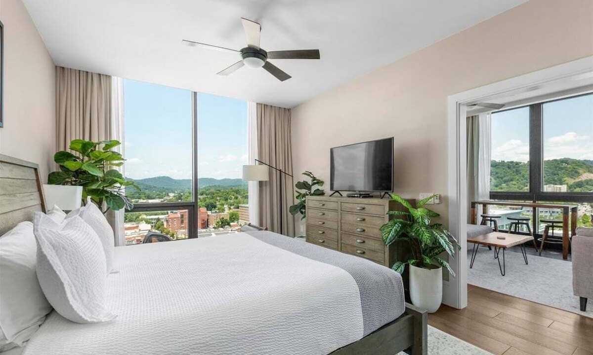 Downtown Asheville Condo | Cloud 10 | Arras Vacation Rentals