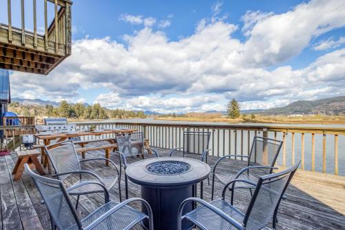 Nehalem House | Coastal River Haven - Meredith Lodging