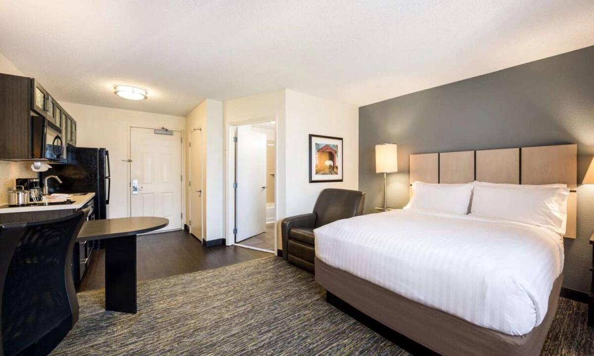 West Des Moines Hotel | Come Create Memories w/Fun-filled Adventures at this Paradise! w/Full Kitchen!