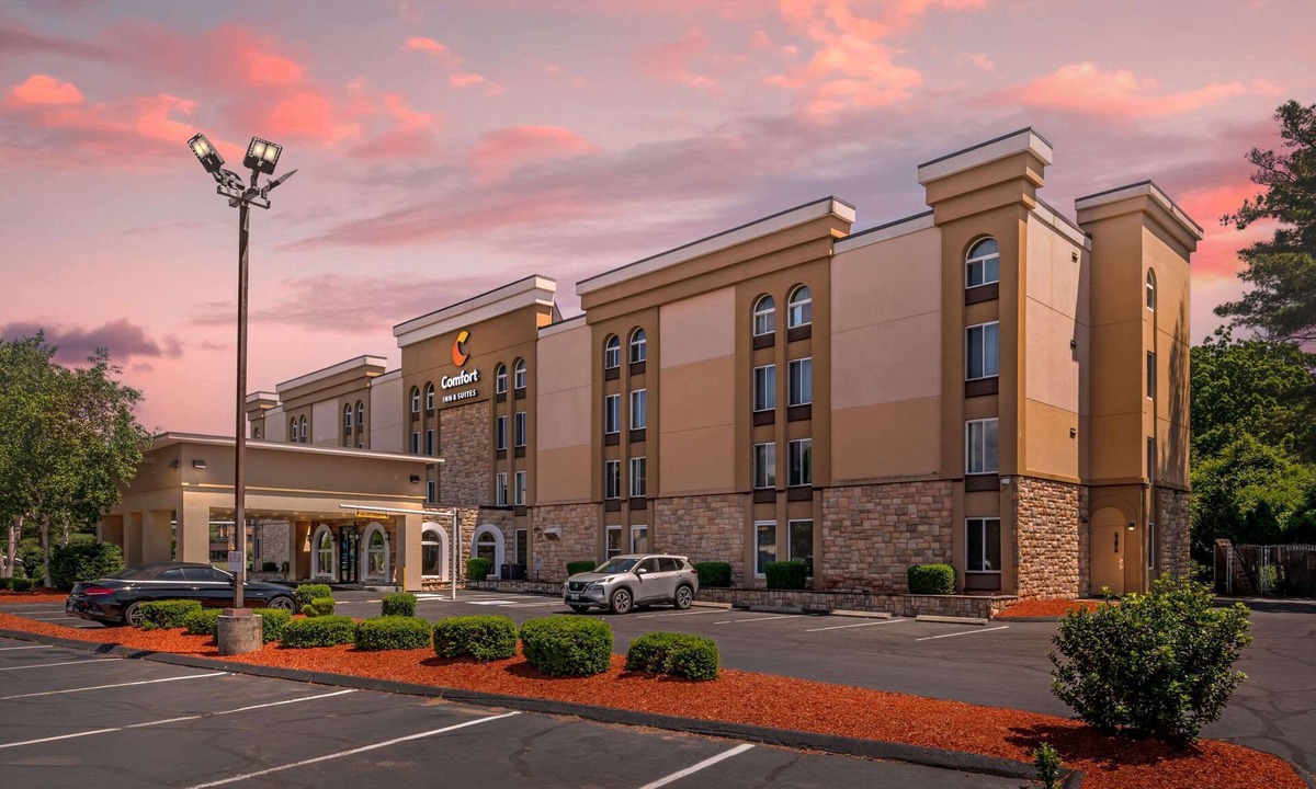 East Hartford Hotel | Comfort Inn & Suites East Hartford - Hartford