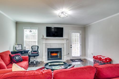 Summerville House | Comfy Augusta Condo w/Deck ~ 4 Mi to Olde Town
