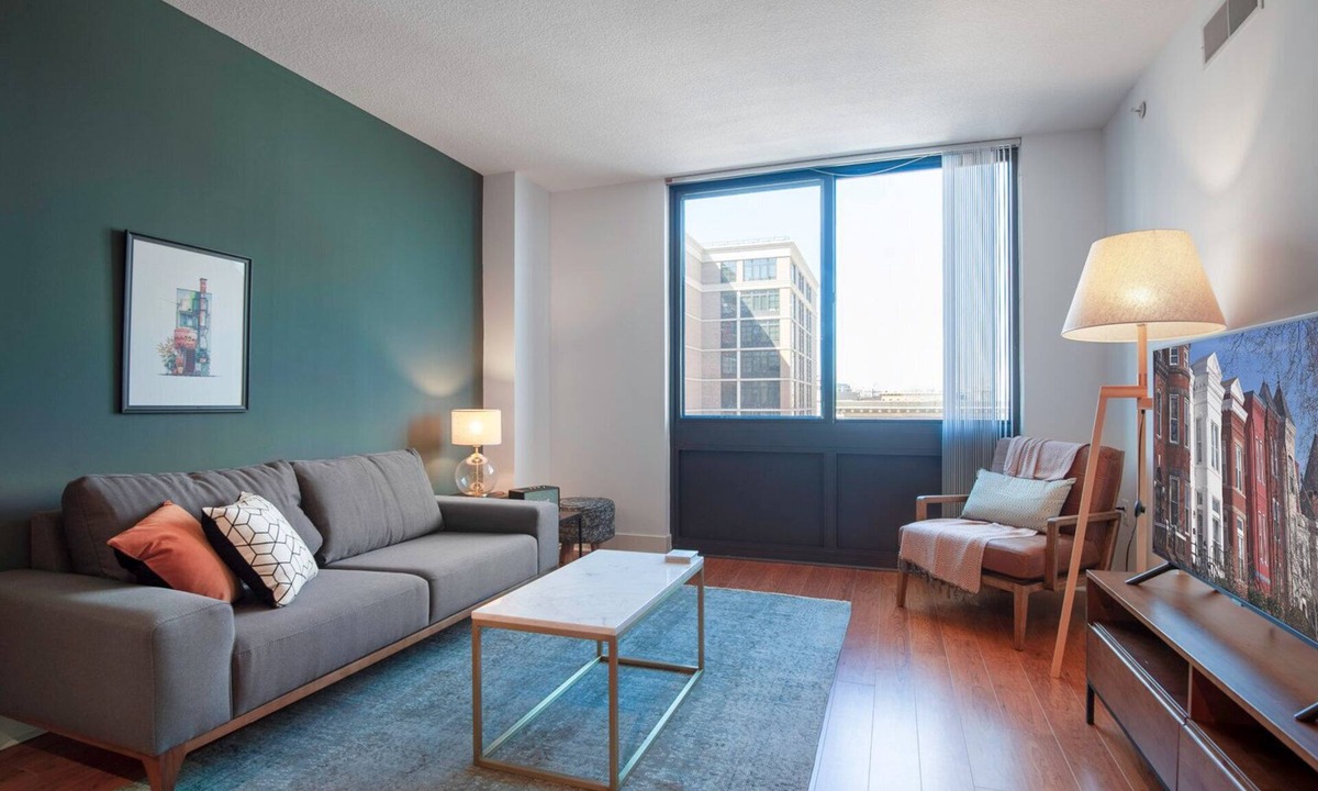 Mount Vernon Triangle Apartment | Comfy Mt. Vernon 1BR w/Gym, Doorman, close to metro, by Blueground