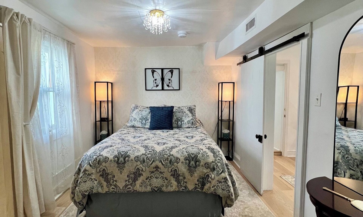 Washington House | Completely private suite with tub,kitchen, living room, & private entrance