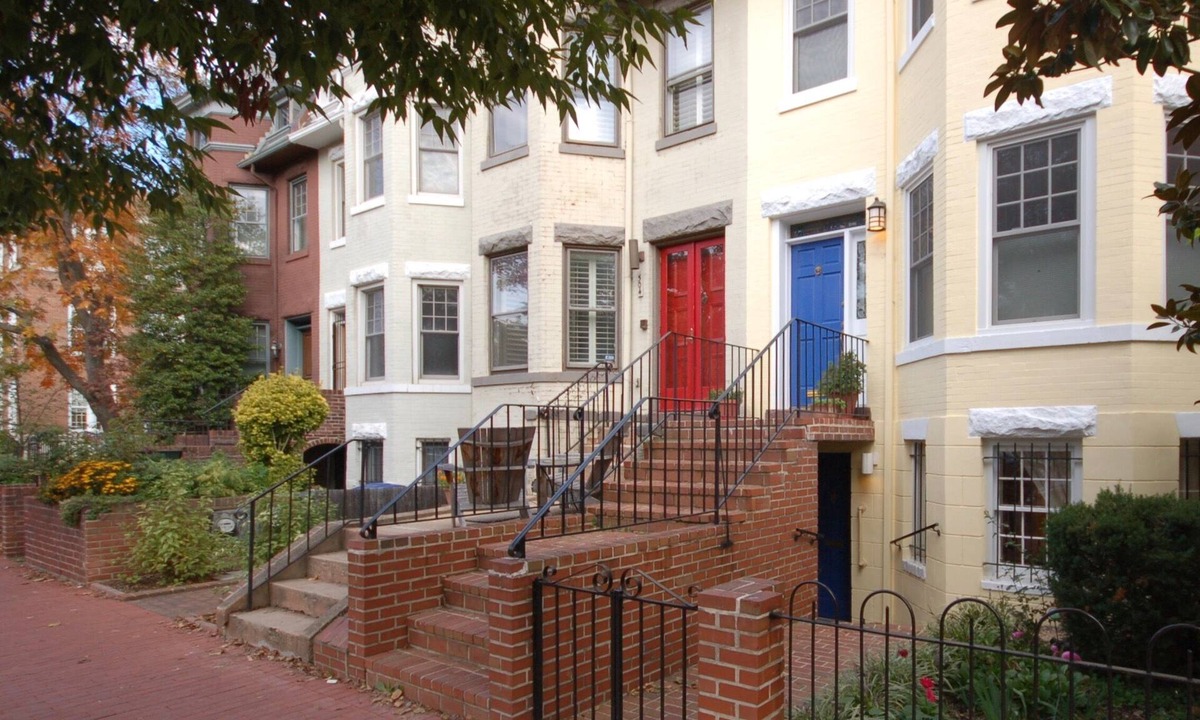 Stanton Park Apartment | Convenient, comfortable Capitol Hill 1 BR apt. close to sights, dining and Metro