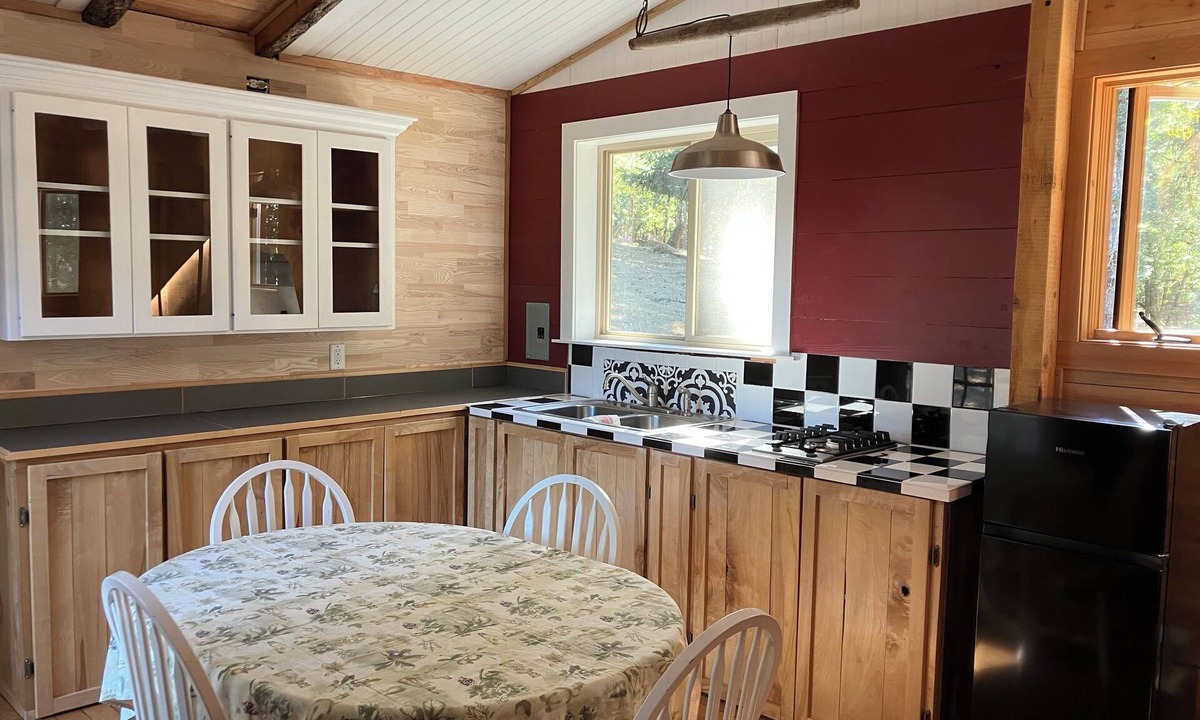 Eugene Cabin | Country cabin just 15 minutes from Hayward. Open for NCAAs and Olympic Trials!