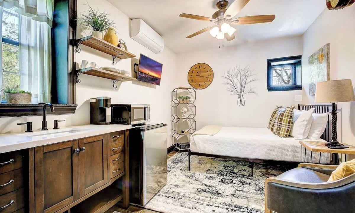 Lusby Apartment | Courtyard Studio at Bancroft Manor. Cozy Retreat!