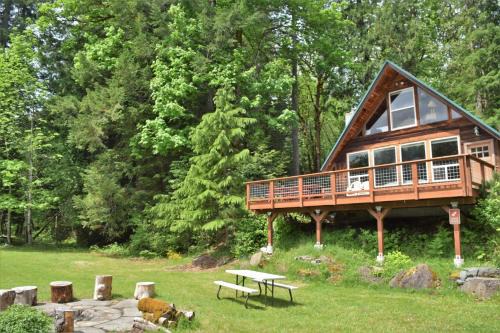 Packwood House | `Cowlitz River Cabin` | Riverside, Yard, AC, EV