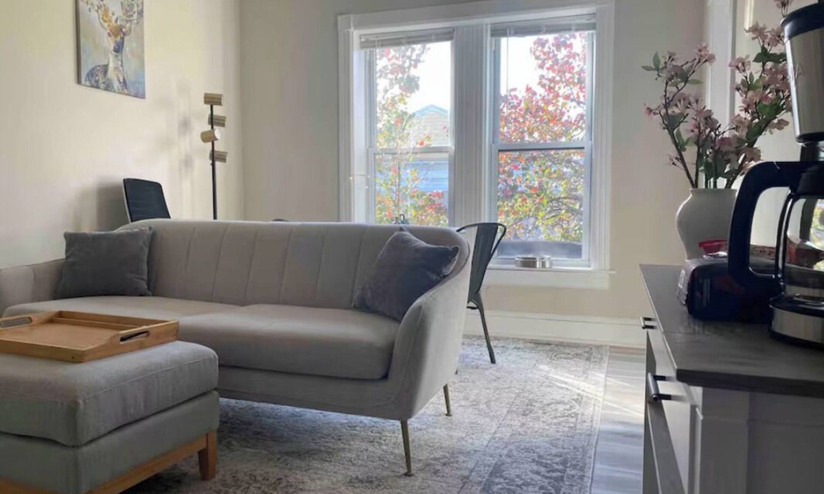 Mount Vernon Triangle House | Cozy 1-bedroom townhome in a fantastic Washington neighborhood with AC