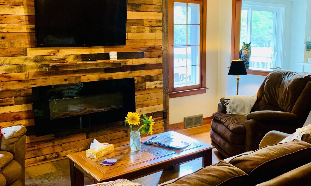 Three Lakes House | Cozy 1950s Cottage on Range Line Lake – Private Waterfront on Three Lakes Chain