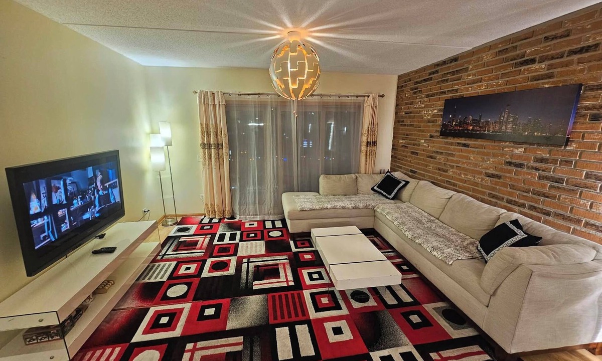 O'Hare Condo | Cozy 2-bedroom condo near O'Hare/Train/Pet OK/Balcony