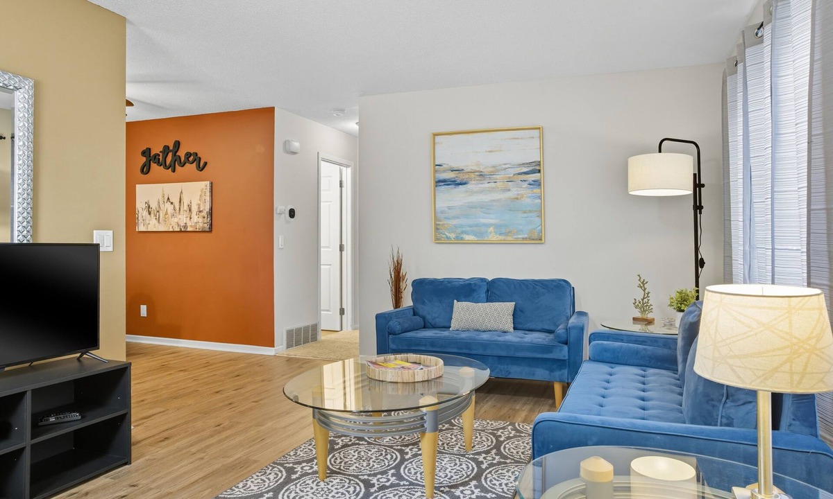 Rochester House | Cozy 2BR/Close to Mayo Clinic/Full Kitchen & Private Backyard