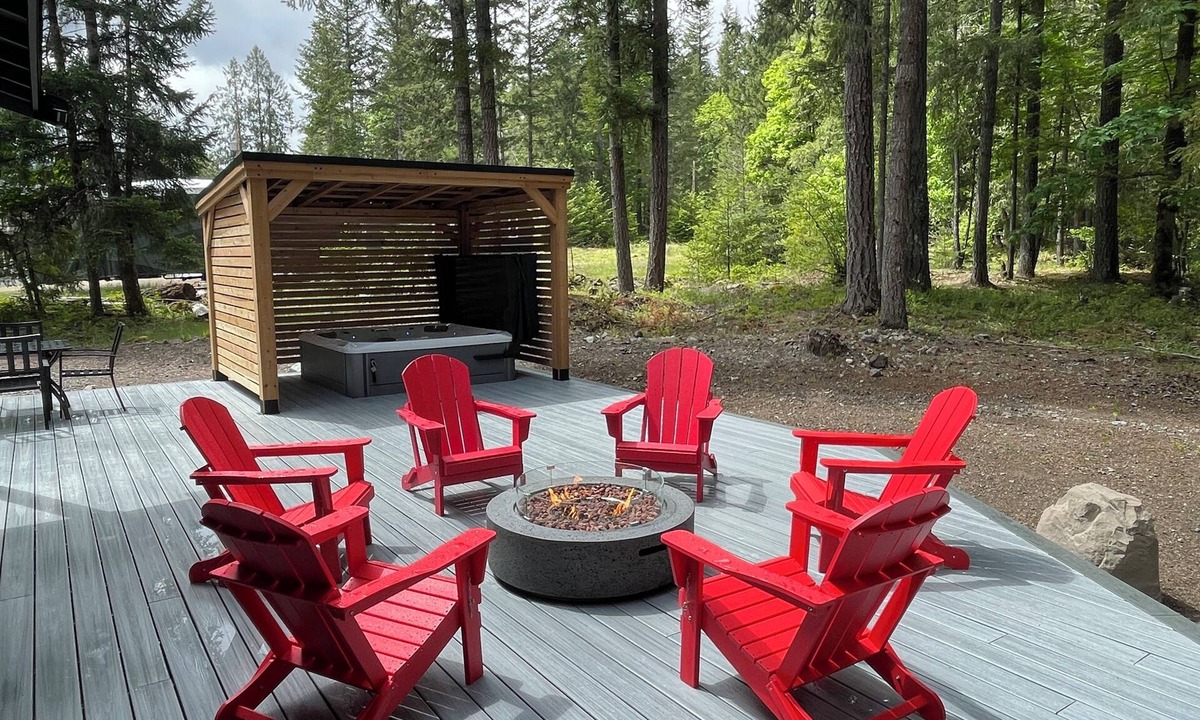 Packwood Cabin | Cozy 3BD Chalet–Hot Tub & Game Room Mt Rainier