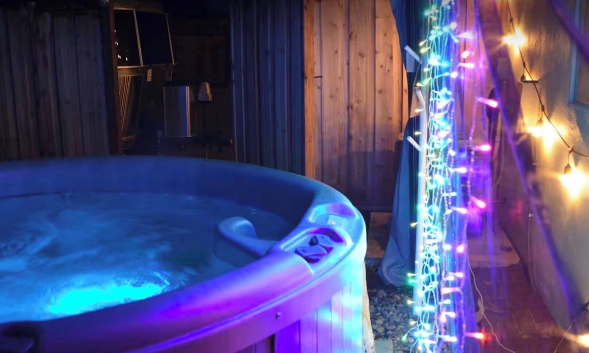 Concord House | Cozy airstream escape, hot tub & lights