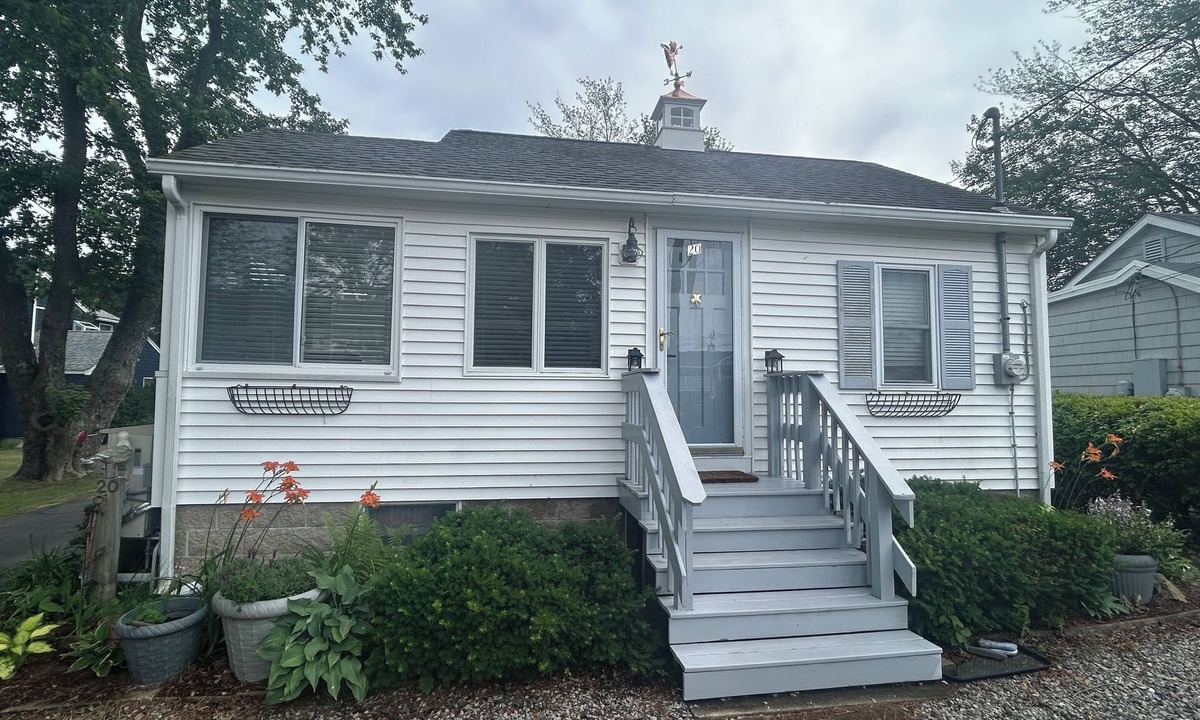Ogunquit Cottage | Cozy beach retreat minutes from Footbridge Beach!
