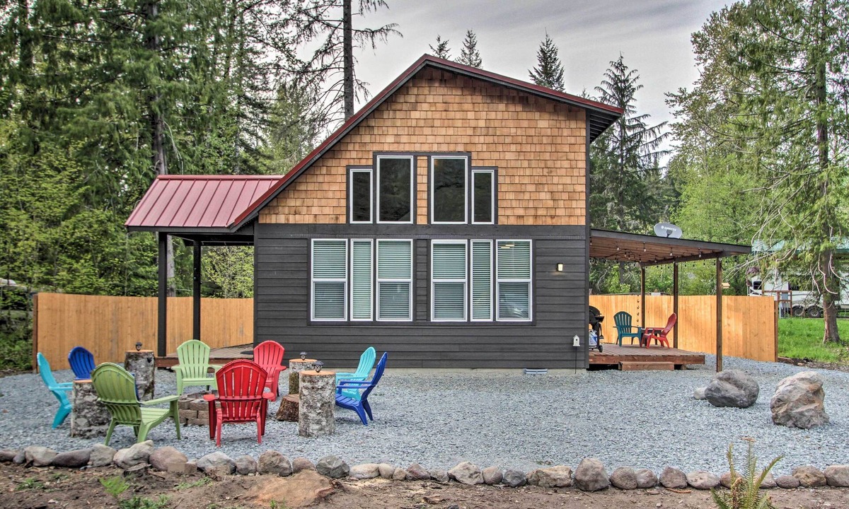 Paradise Estates Cottage | Cozy Cabin - 5 Miles to Mt Rainier National Park!