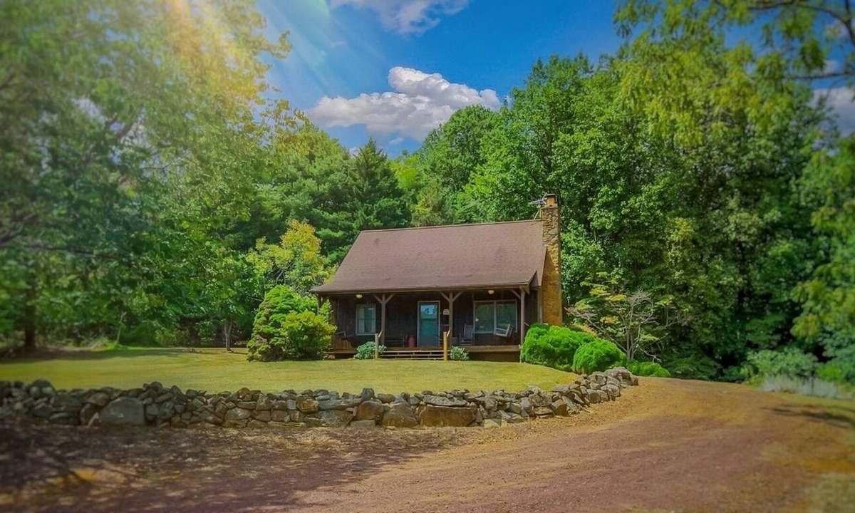 Etlan Cabin | cozy cabin bordering shenandoah national park