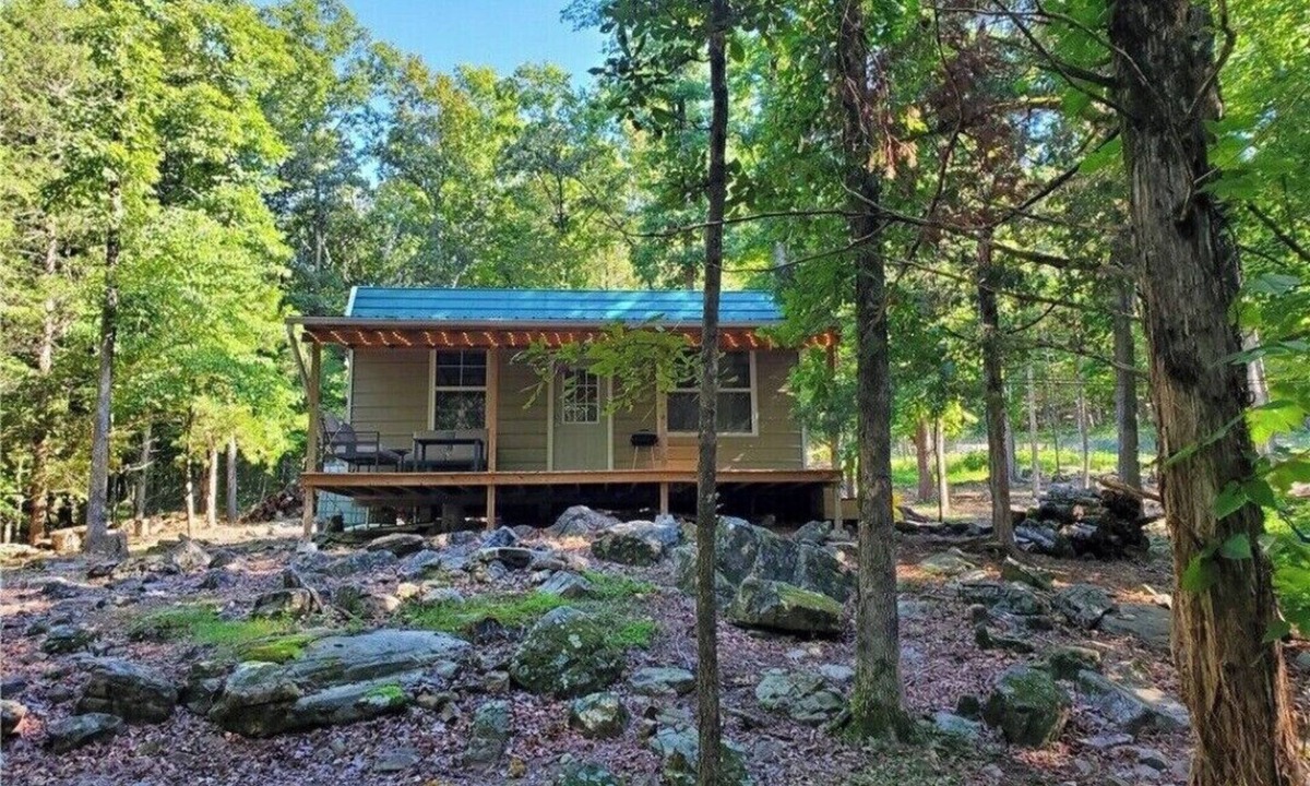 Jasper Cabin | Cozy cabin located on mountainside hobby farm
