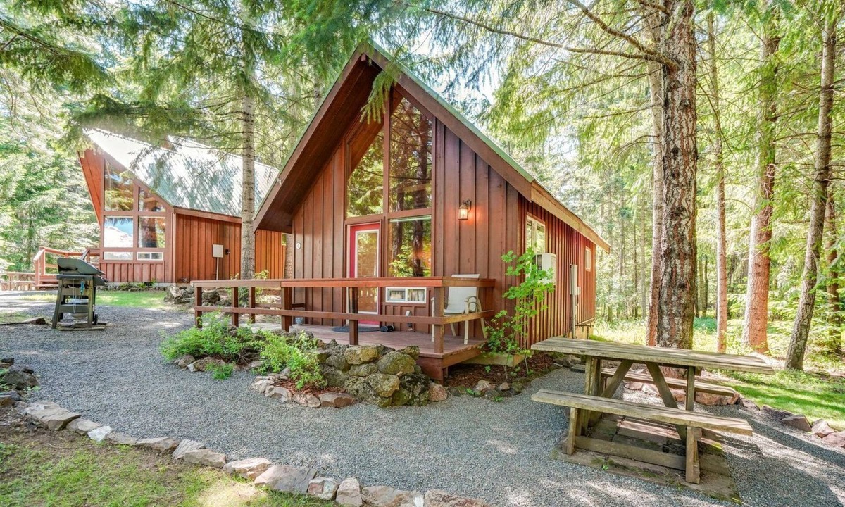 Trout Lake Cabin | Cozy Cabin Rental with Amazing Hiking and Skiing in the Cascades, Washington
