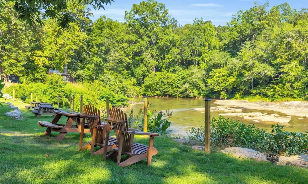 Greenville Cabin | Cozy Cabin W/Shared Hot Tub and Sauna, Sleeps 4