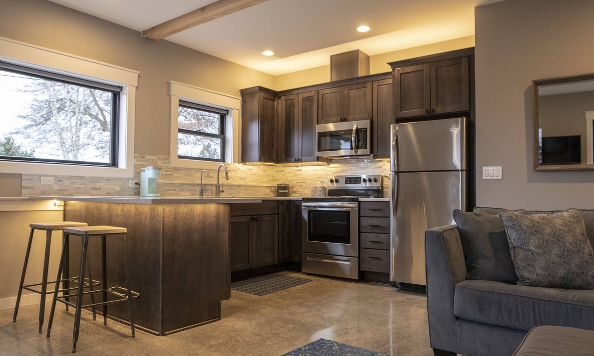 Genesee Apartment | Cozy Flat- WORLD CUP READY! FEW DATES AVAILABLE! Water taxi from Stadium.