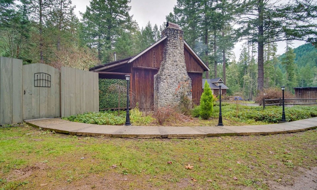 Wolf Creek Cabin | Cozy, Historic Wolf Creek Cabin Near Hiking