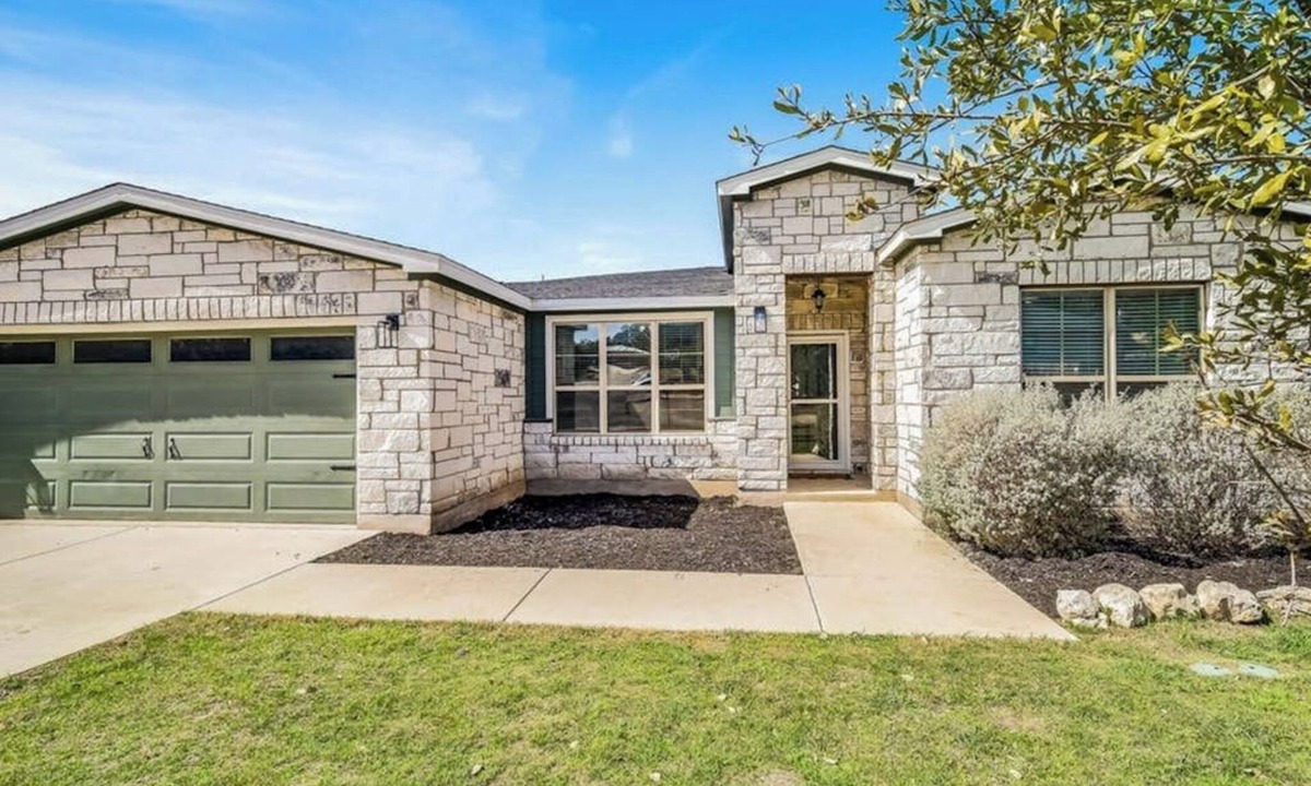 Highland Lake Estates House | Cozy Lago Vista home with Private Pool table, mile from the stunning Lake Travis