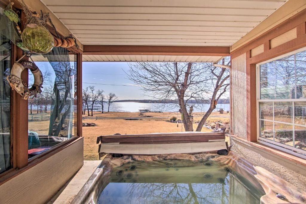 Eufaula House | Cozy Lake Eufaula Hideaway w/Fire Pit & Hot Tub!