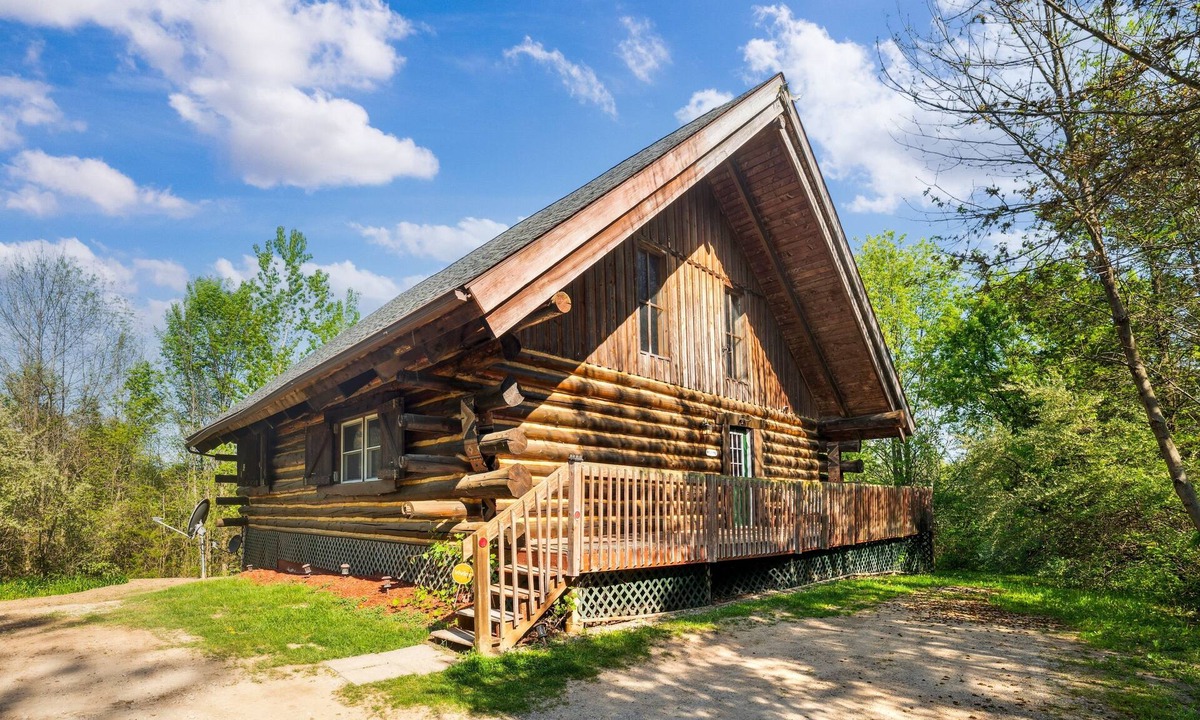 Lake Michigan Beach Cabin | Cozy Log Cabin on 15 acres, with private lake, 1 mile from Lake Michigan