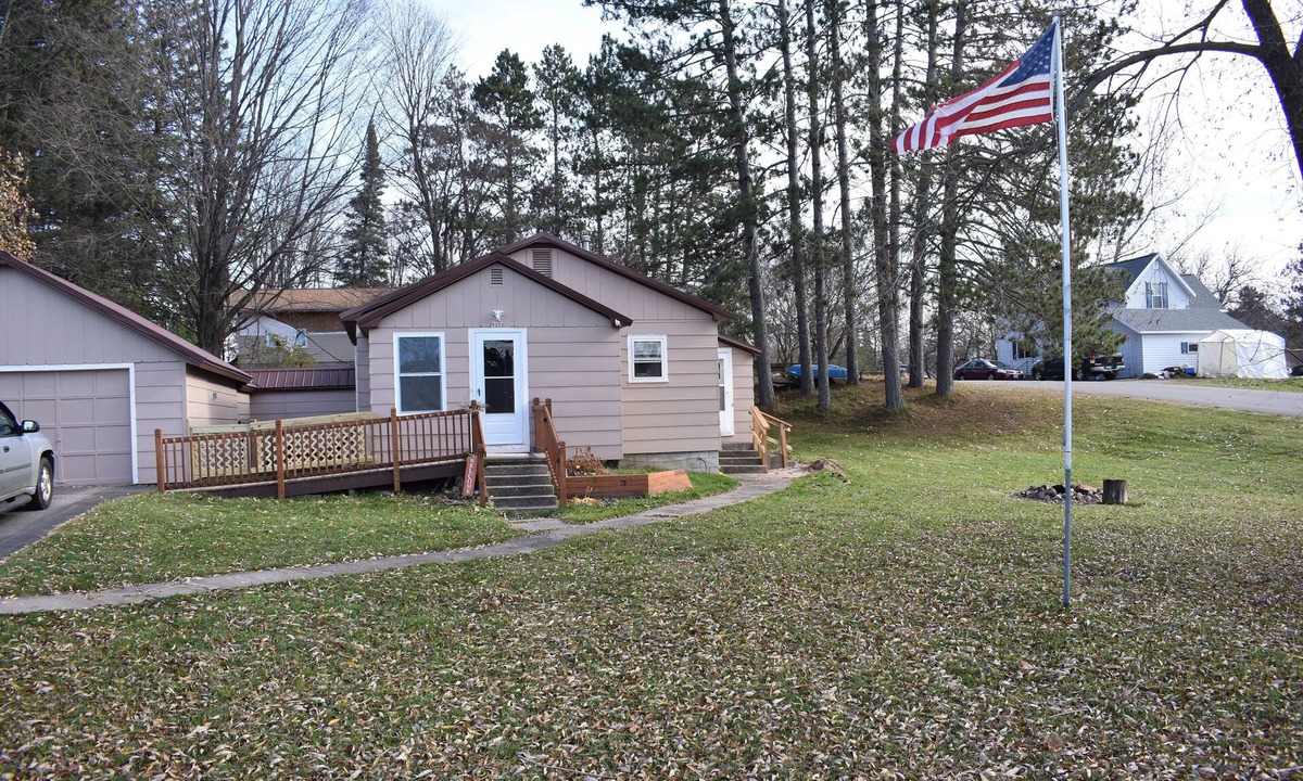 Laona House | Cozy Nothwoods home next to ATV/Snowmobile trails