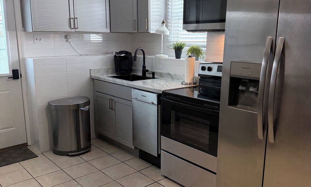 Wanskuck Apartment | Cozy Quiet Retreat 1BR w/WiFi, Parking & Laundry