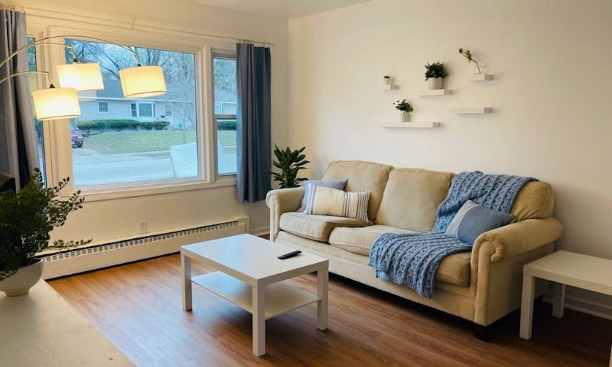 Monona Apartment | Cozy Recently-Renovated Unit 15 Minutes From Downtown