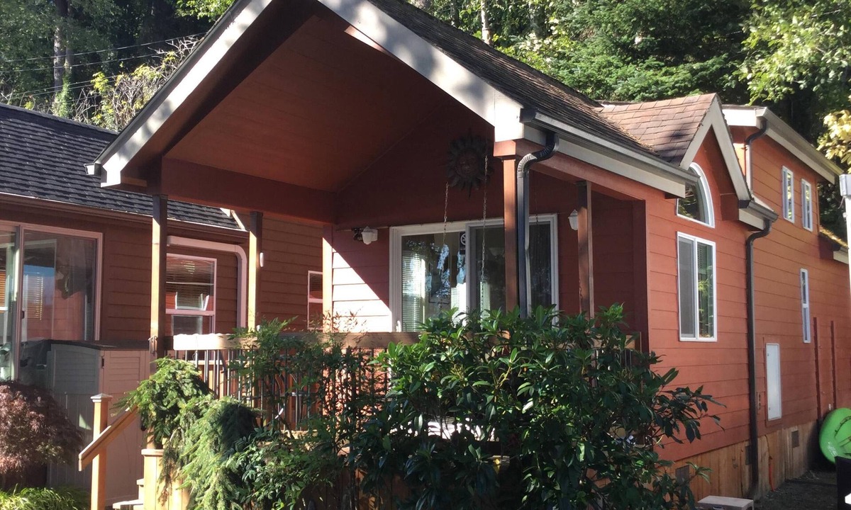 Nehalem Cottage | Cozy River Cottage on the Oregon Coast