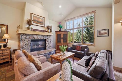 Peak 8 House | Cucumber 44 In the exclusive Shock Hill Neighborhood, Gondola Access, Pet friendly, Hot Tub
