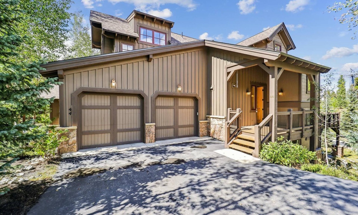 Peak 8 House | Cucumber 44 In the exclusive Shock Hill Neighborhood, Gondola Access, Pet friendly, Hot Tub!
