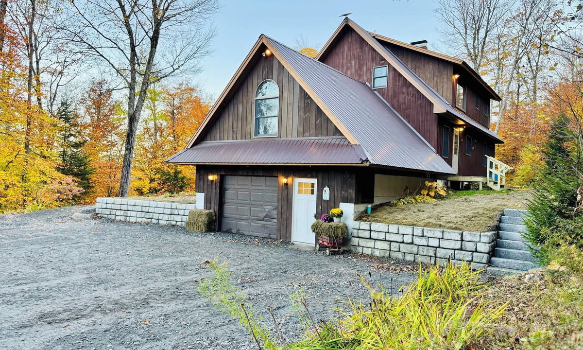 Marshfield Ski Chalet | Danielsons Chalet-oasis perfect for reading, relaxing, and time with loved ones