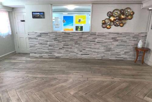 Birmingham Hotel | Days Inn by Wyndham Birmingham/West