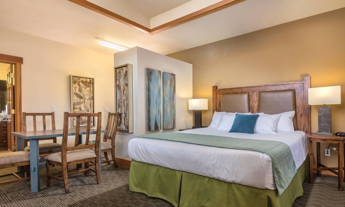 Deer Harbor Resort | Deer Harbor | Relaxing Cottage Retreat | Pool + Marina