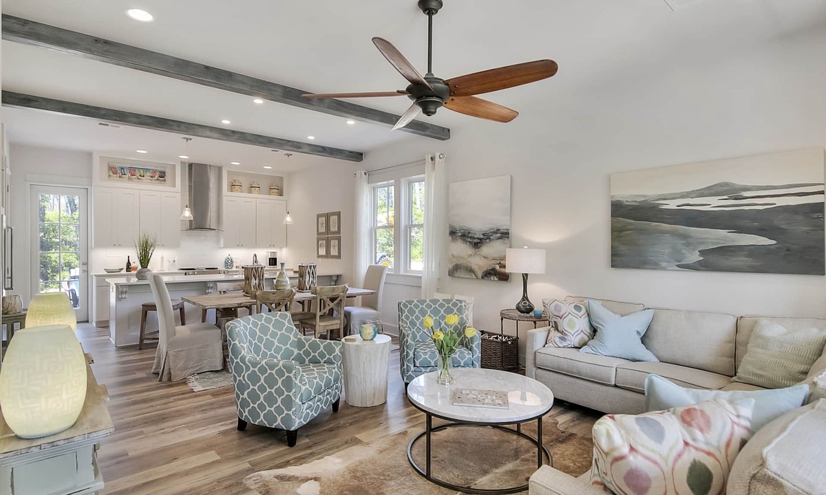 Treetop House | Deluxe Bunk Room. Across from Pool, Close to Beach, Great Kitchen, Bikes