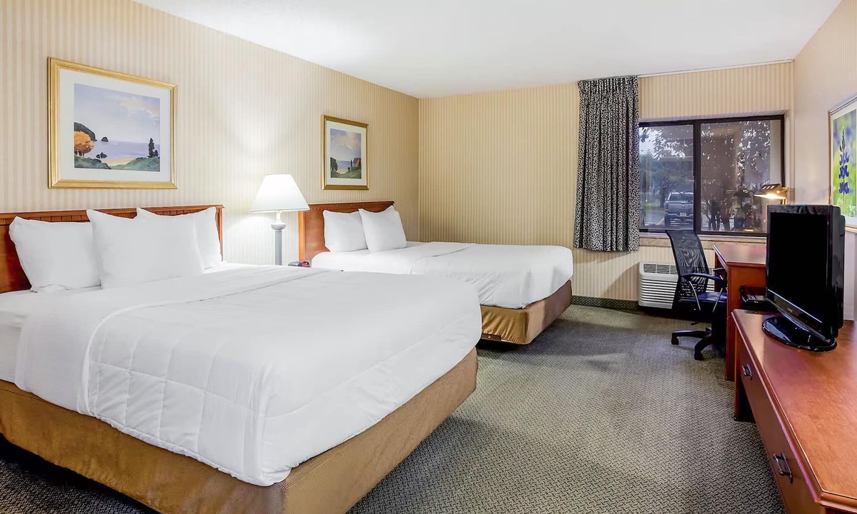 La Crosse Hotel | Deluxe Queen Room With Two Queen Beds Non-Smoking