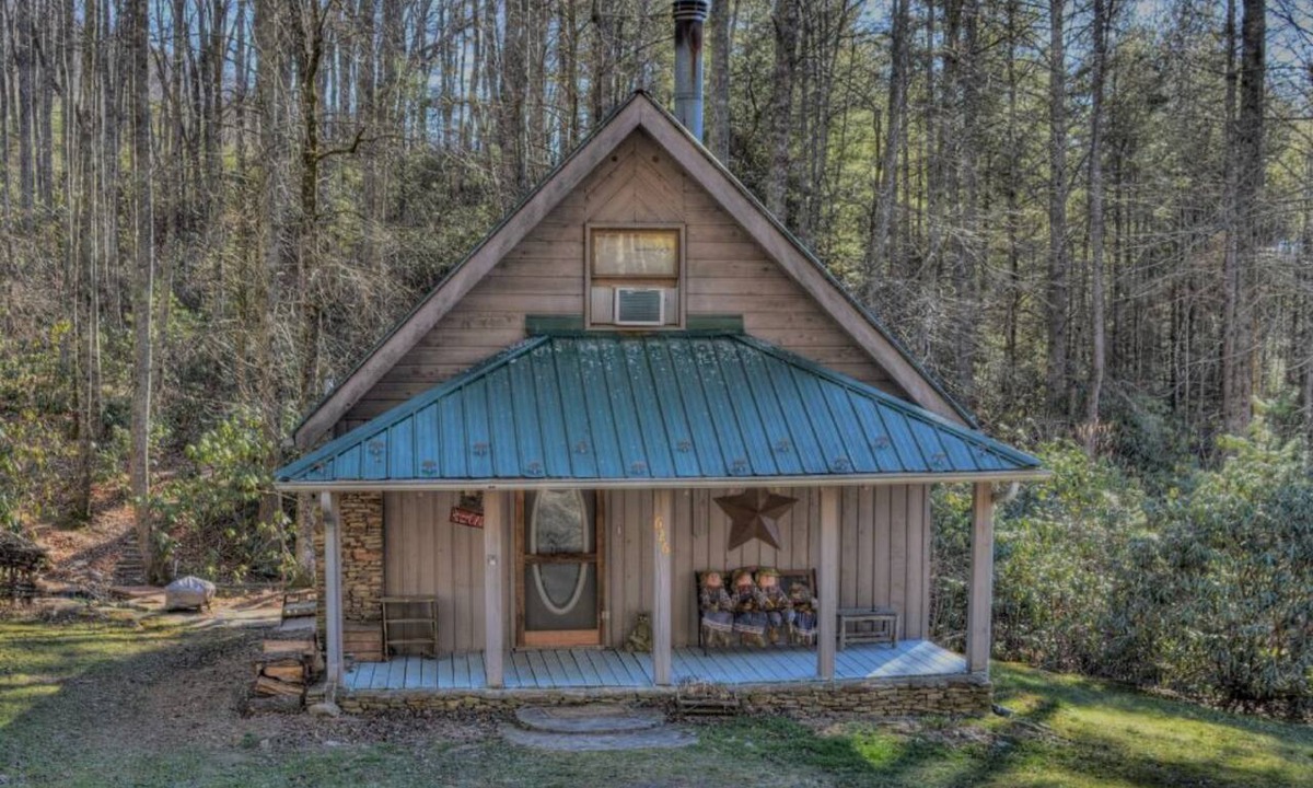 Fleetwood Cottage | Discover tranquility at Creekside Waterfalls, a cozy 1-bedroom cabin in Fleetwood, NC.