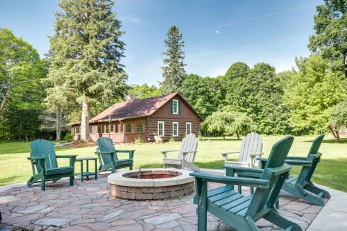 Park Falls House | Dog-Friendly Park Falls Cottage w/5 Acres & Lake