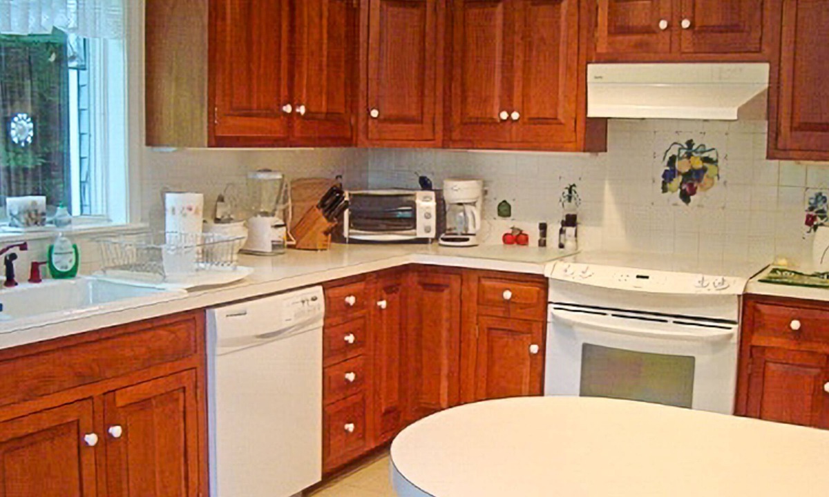 Alton House | Dog-friendly waterfront home with a washer/dryer, volleyball court, deck & grill
