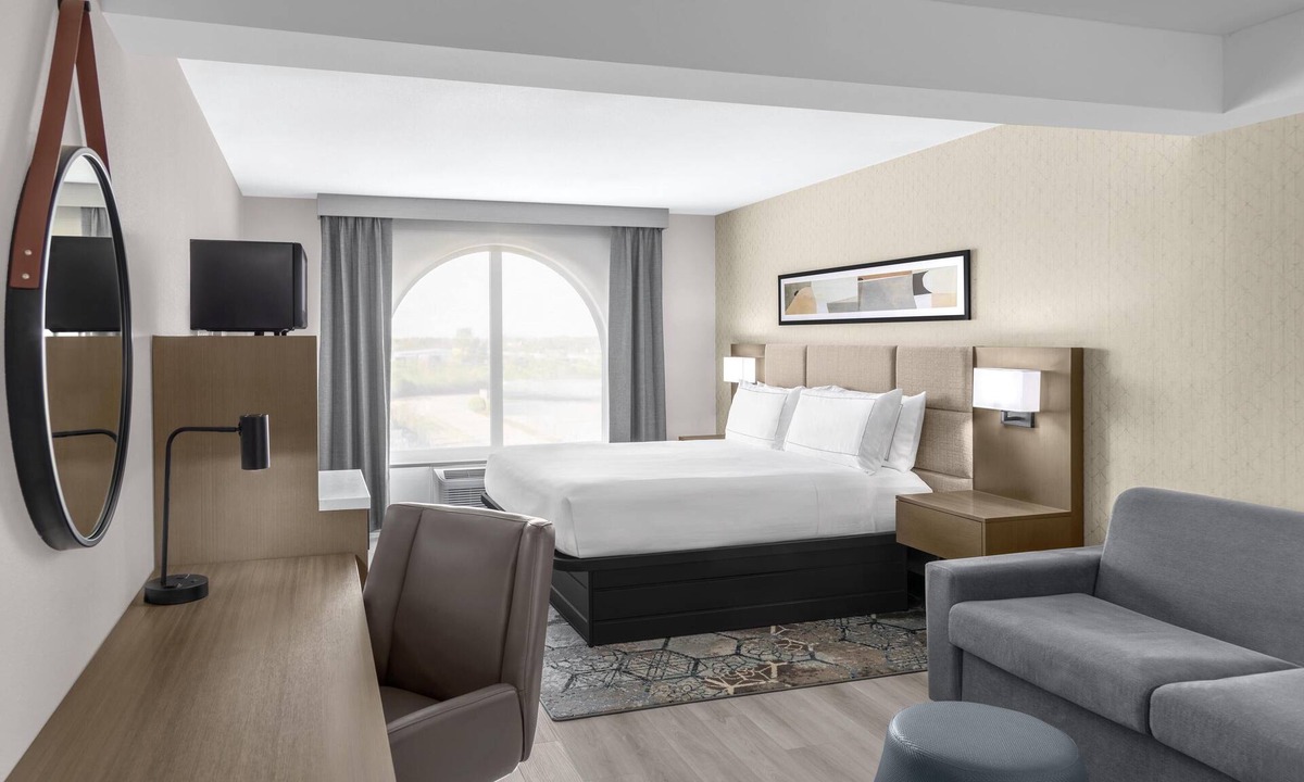 Bentonville - Fayetteville Hotel | DoubleTree by Hilton Springdale