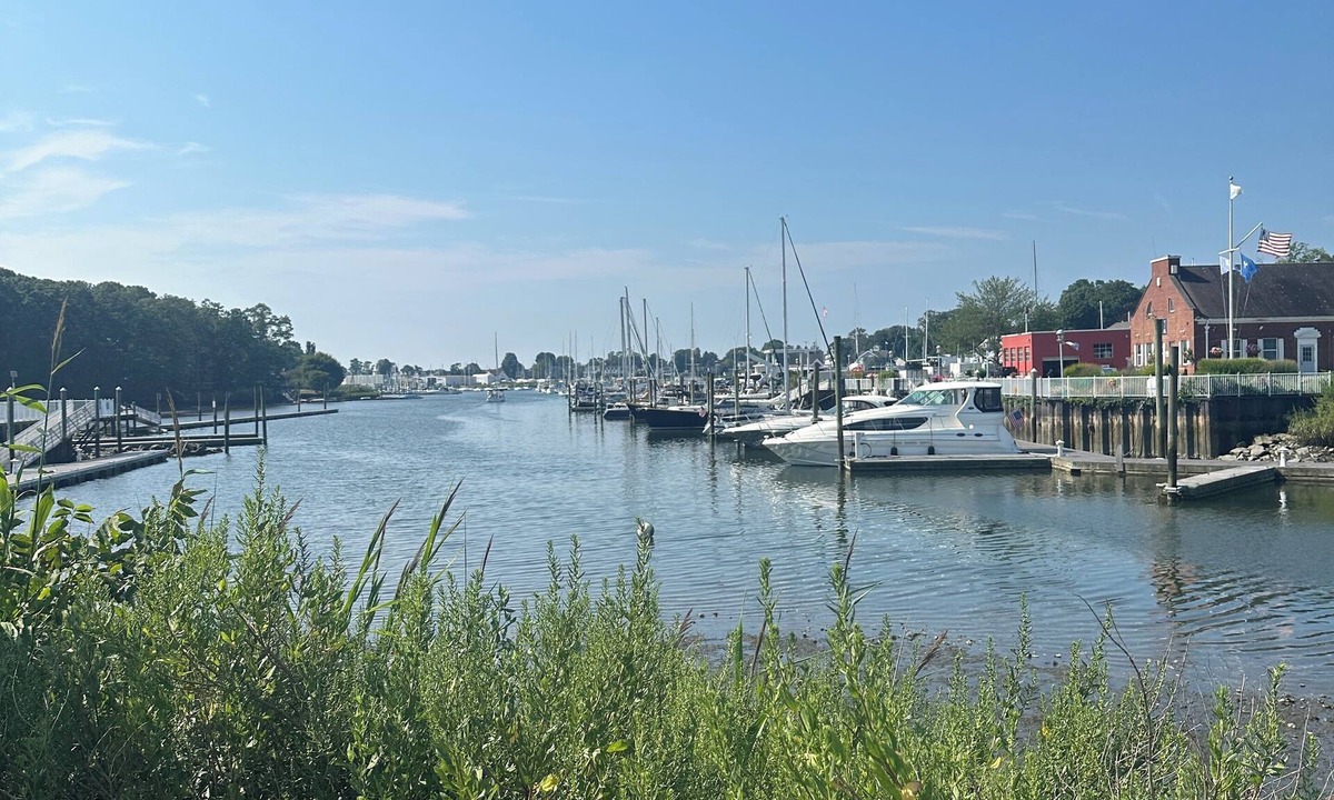 Milford Apartment | Downtown 2br/1ba apartment - free parking, outdoor patio & walk everywhere