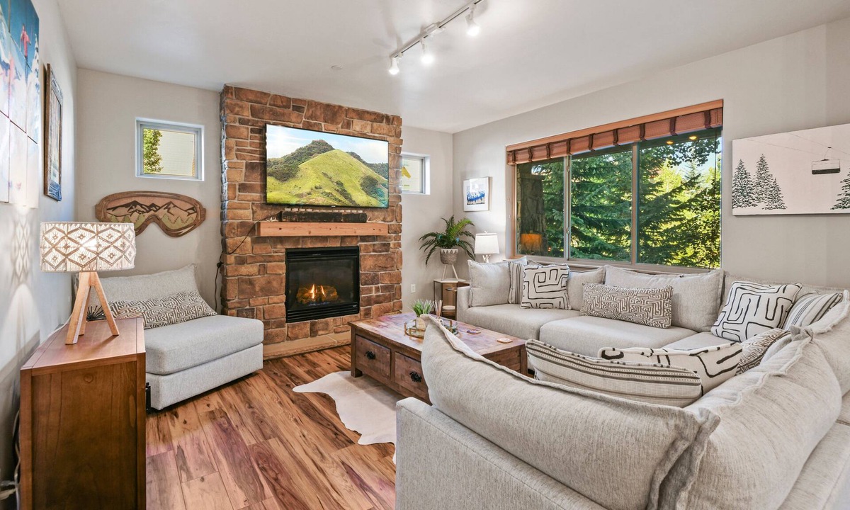 Winter Park House | Downtown WP Condo 613 I Pool I Game Room I Hot Tub I Views I Bunk Room I Discounted Attractions